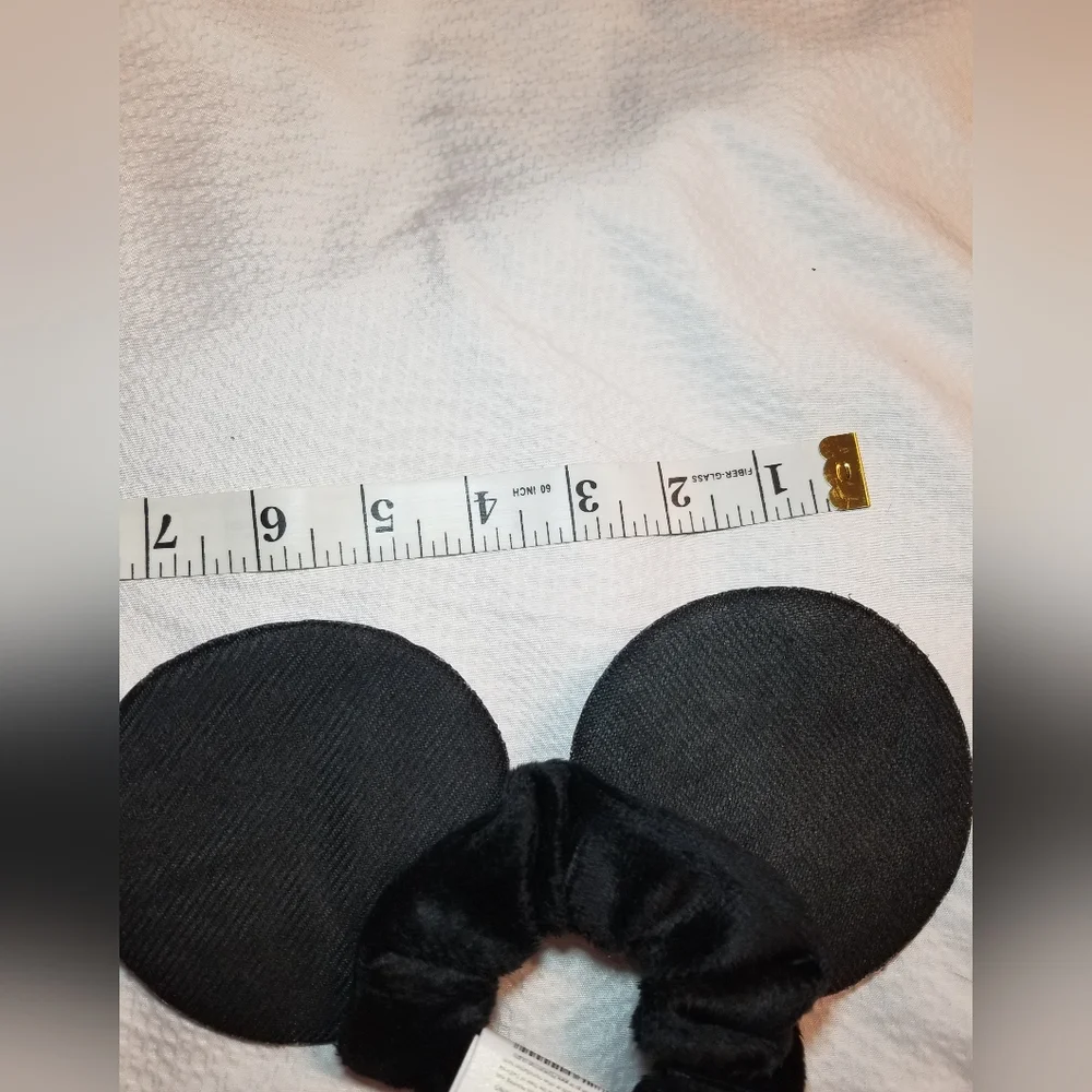 NWT MOUSE EAR SET SEQUIN 7 PIECES MOUSE EAR SCRUNCHY